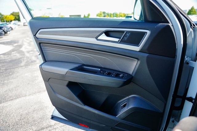 2023 Volkswagen Atlas SEL photo 19