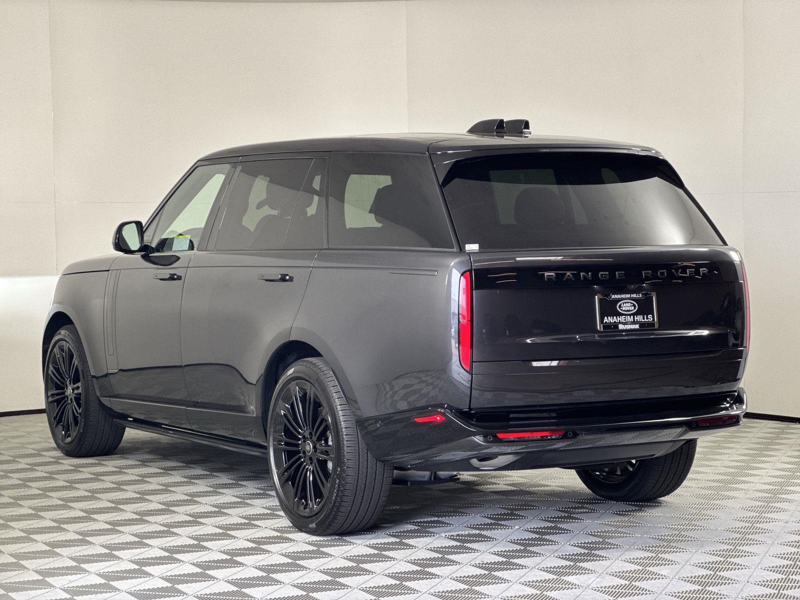 2025 Land Rover Range Rover SE photo 2