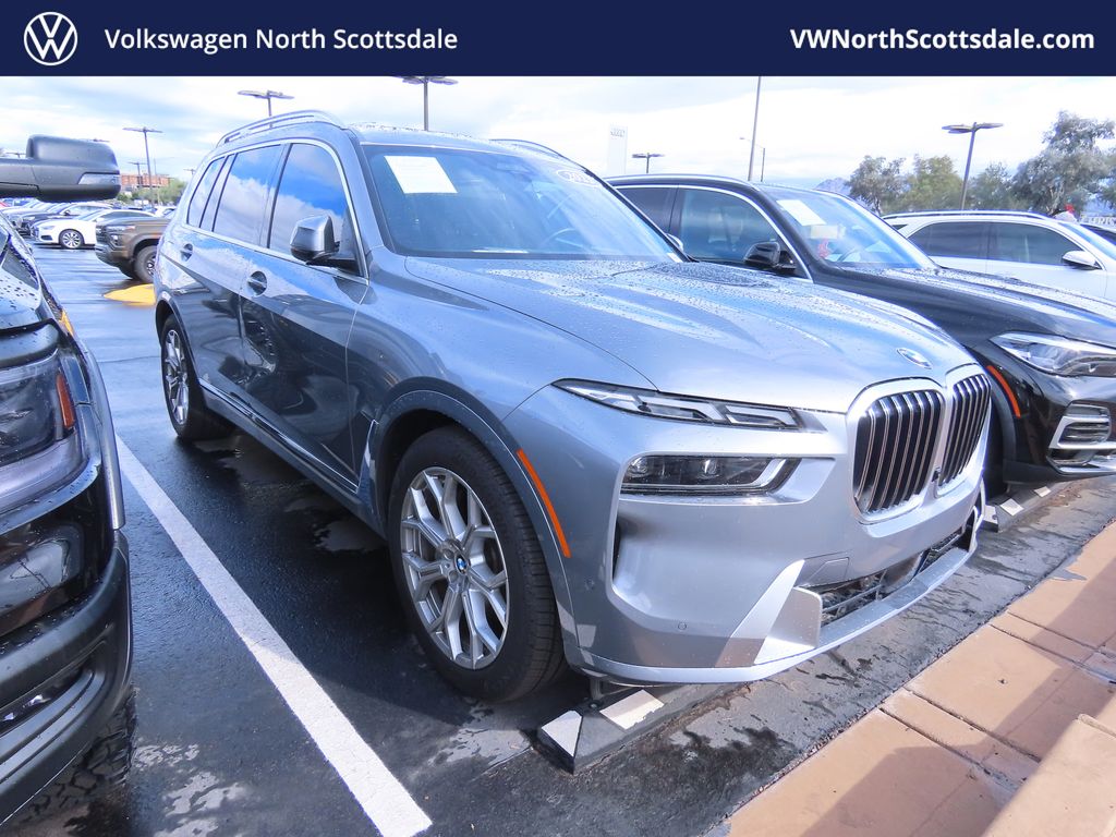 2023 BMW X7 40i's photo