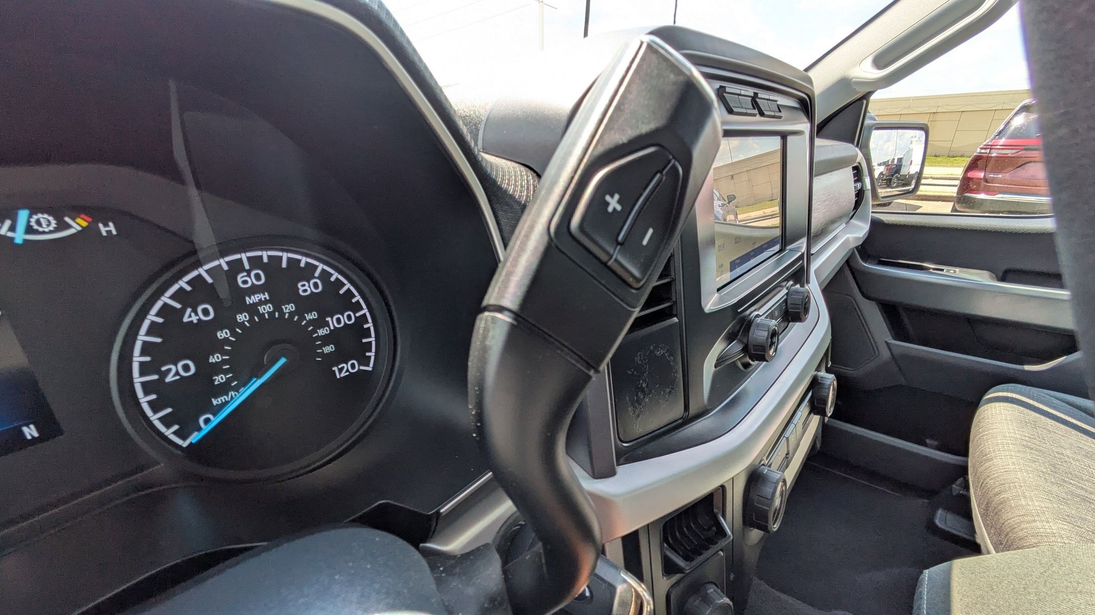 2023 Ford F-150 XLT photo 22
