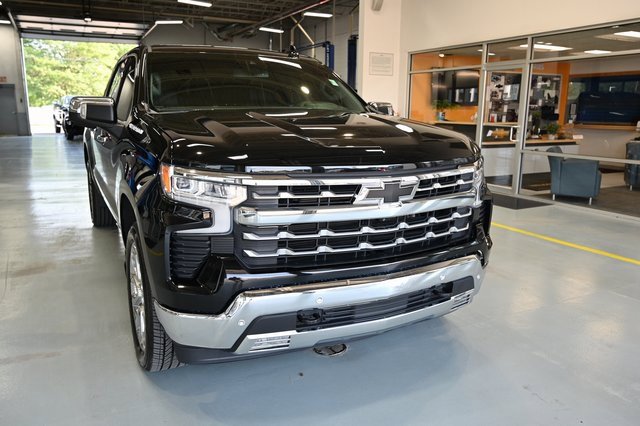 2023 Chevrolet Silverado 1500 LTZ photo 2