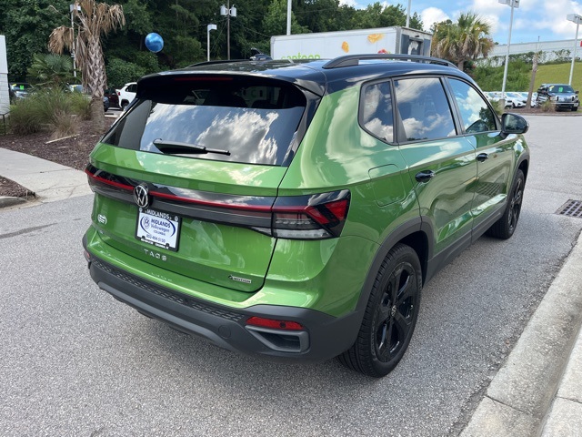 2025 Volkswagen Taos SE photo 3