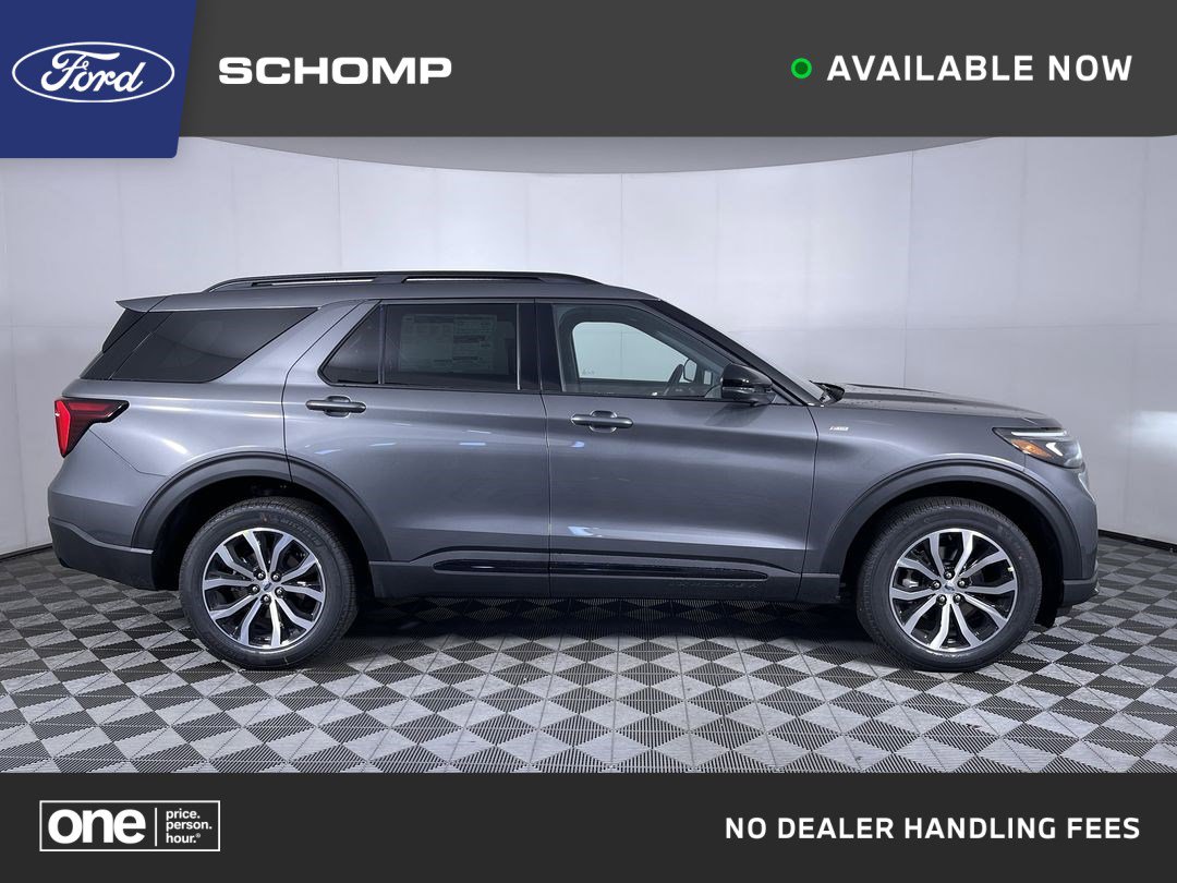 2025 Ford Explorer ST-LINE's photo