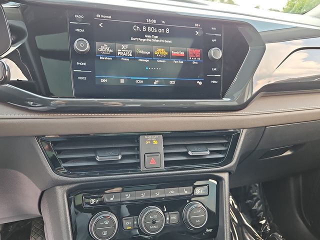 2022 Volkswagen Taos SEL photo 9