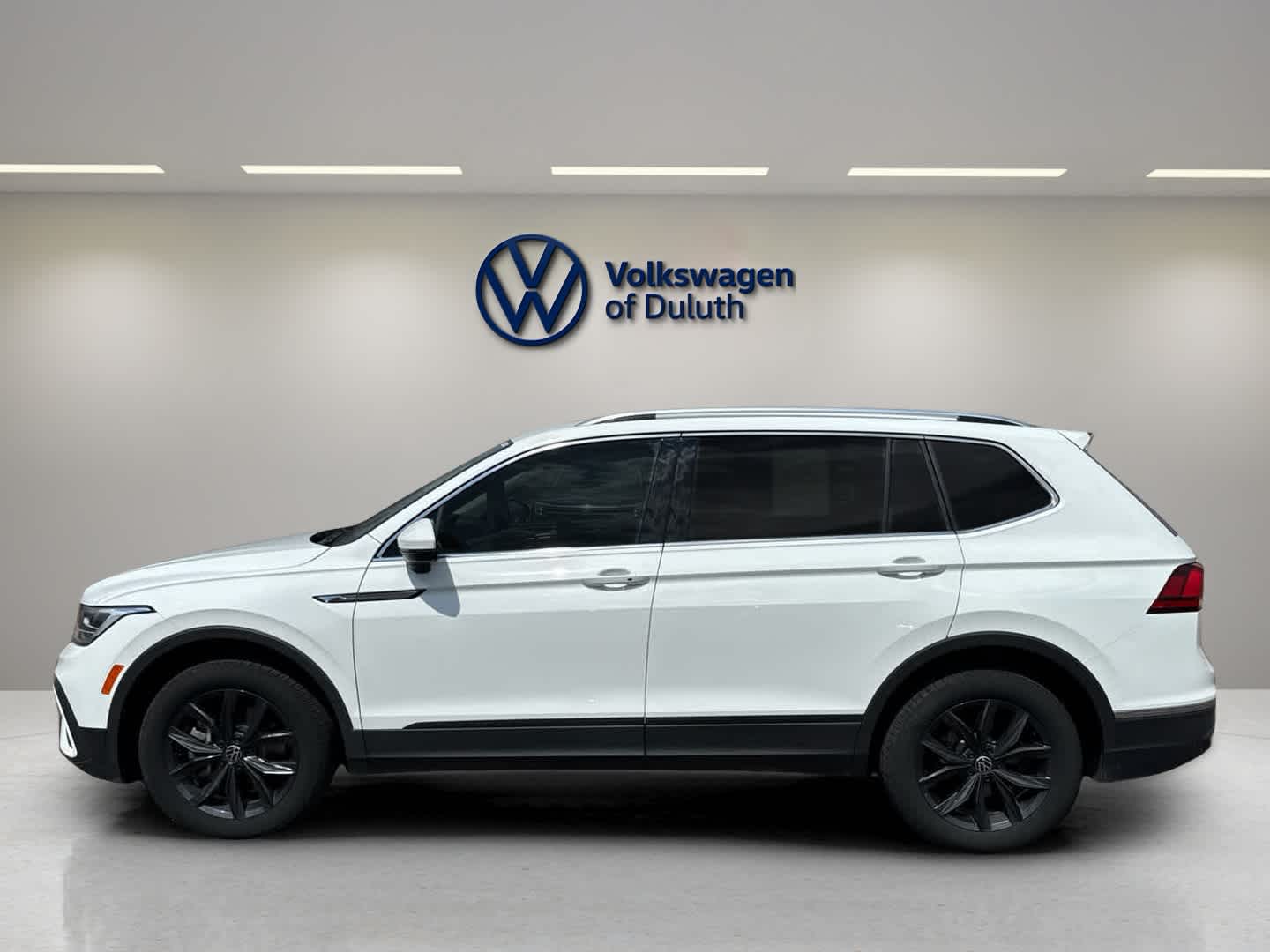 Certified 2024 Volkswagen Tiguan SE with VIN 3VV2B7AX0RM112946 for sale in Hermantown, Minnesota