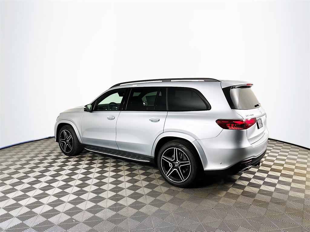 2026 Mercedes Benz GLS 450 4MATIC photo 4