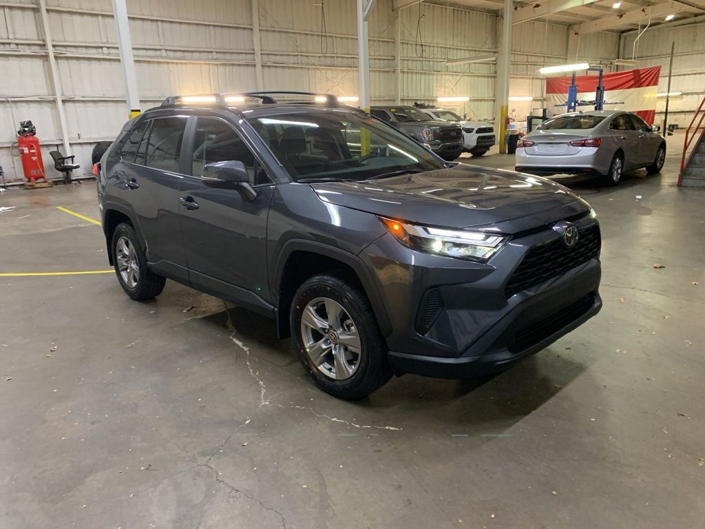2025 Toyota RAV4 XLE photo 2