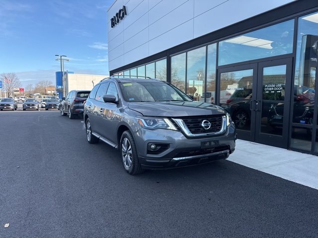 2018 Nissan Pathfinder SL's photo