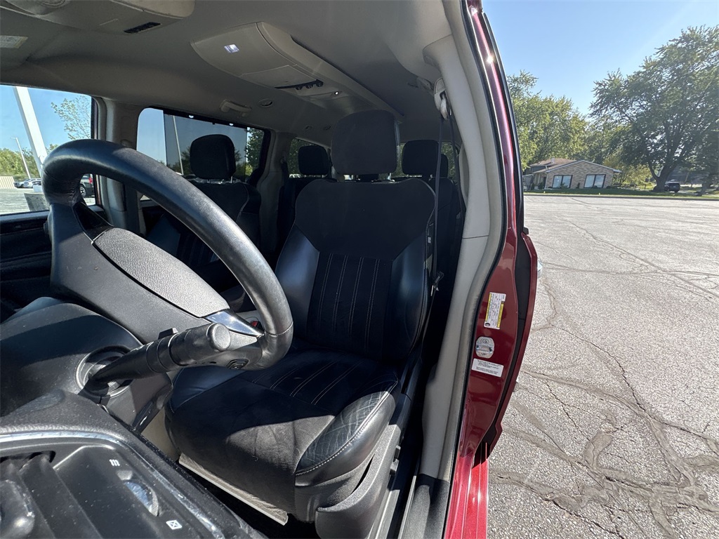 2014 Chrysler Town & Country photo 13