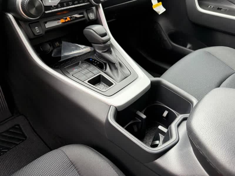2025 Toyota RAV4 LE - Photo 18