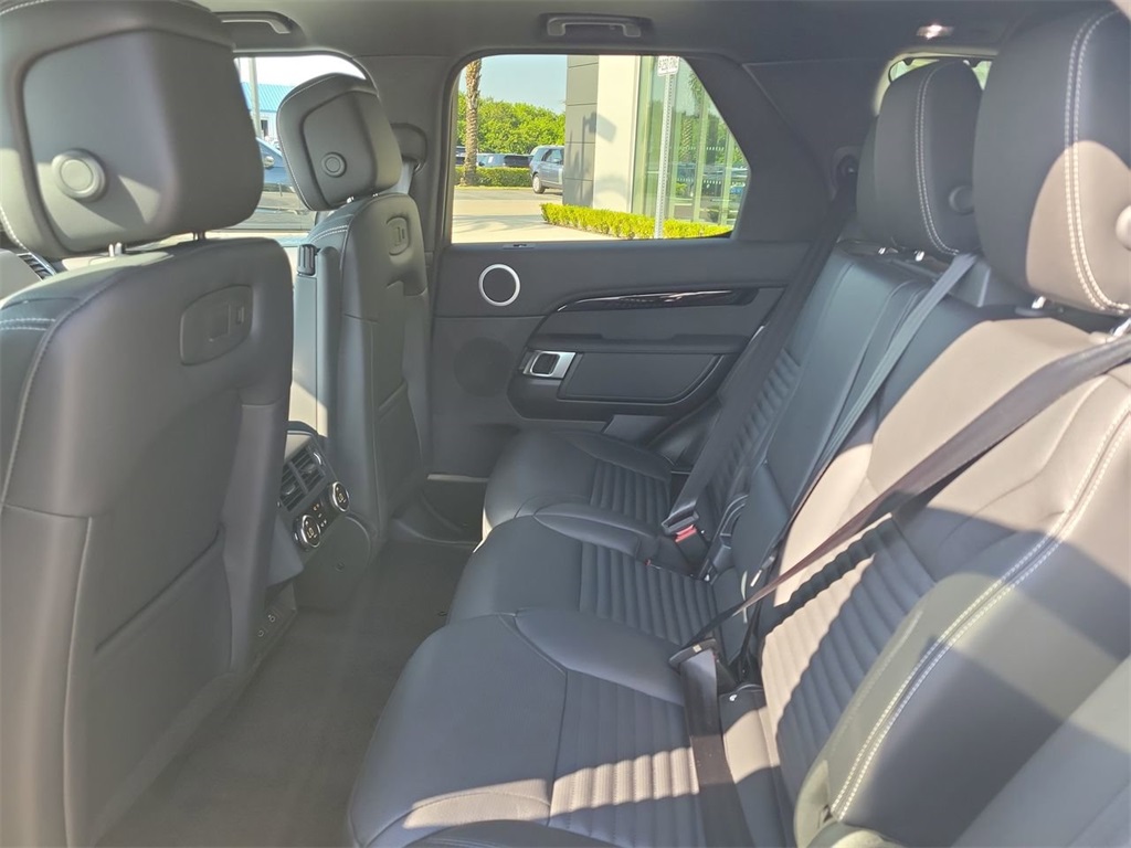 2025 Land Rover Discovery S photo 14