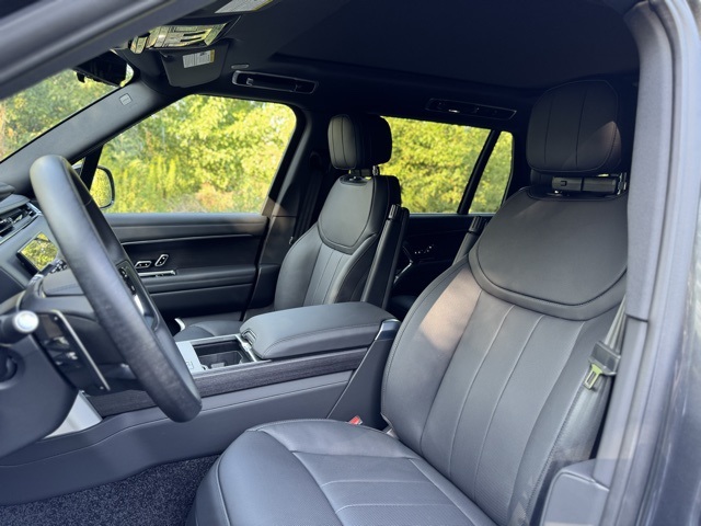 2025 Land Rover Range Rover SE photo 17