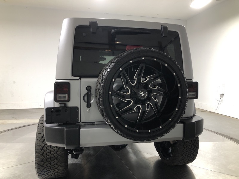 2016 Jeep Wrangler Unlimited Sahara photo 6