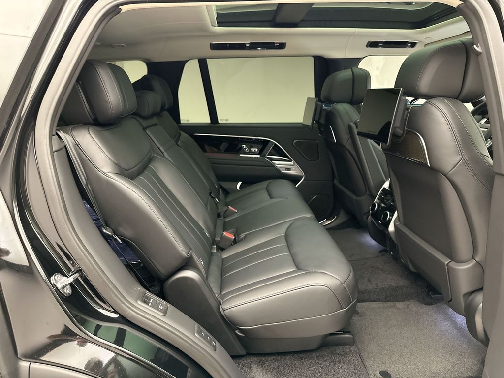 2025 Land Rover Range Rover Autobiography photo 6