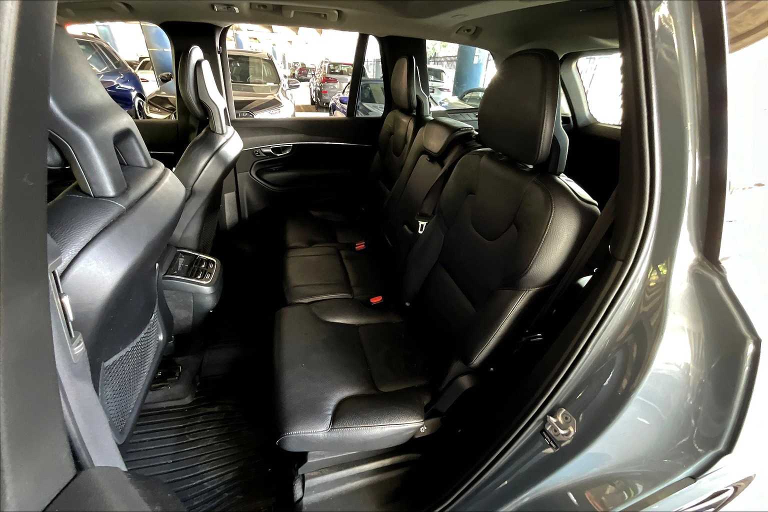 2020 Volvo XC90 Momentum photo 18