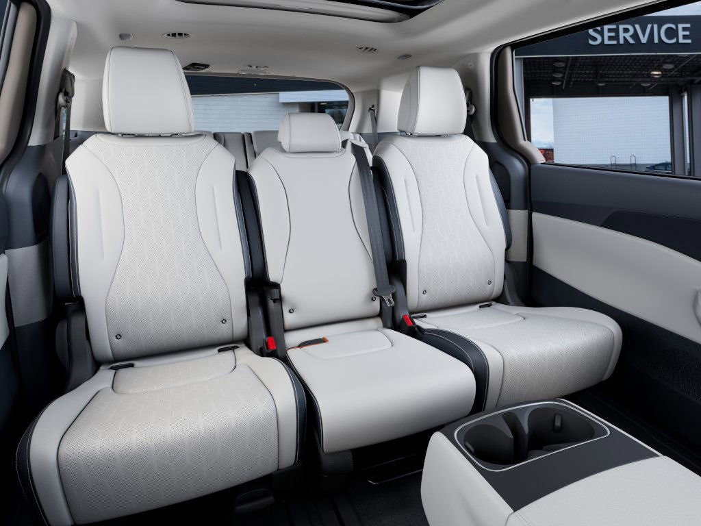 2026 Kia Carnival SX photo 8