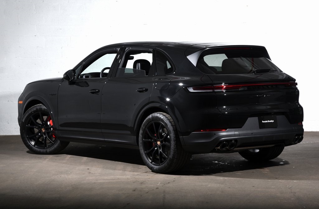 2026 Porsche Cayenne S E-Hybrid photo 2