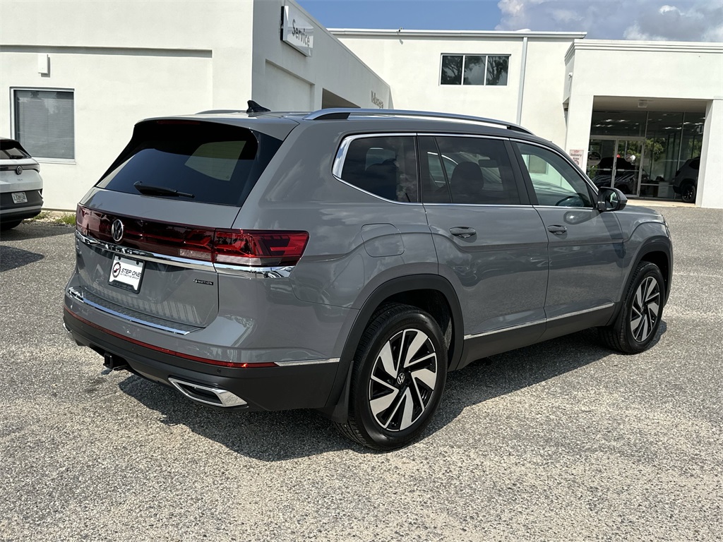 2026 Volkswagen Atlas SEL photo 4