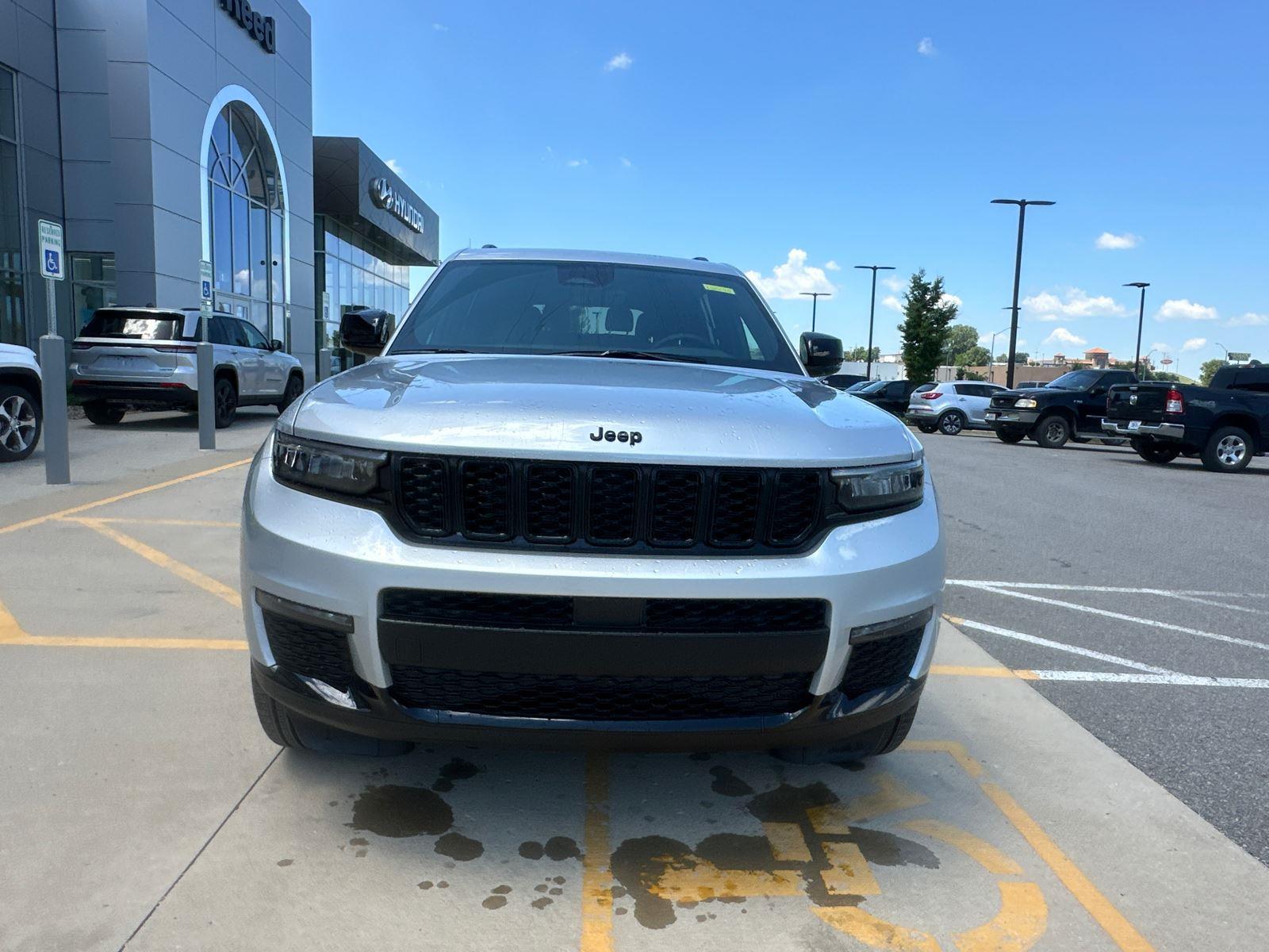 2025 Jeep Grand Cherokee Limited photo 4