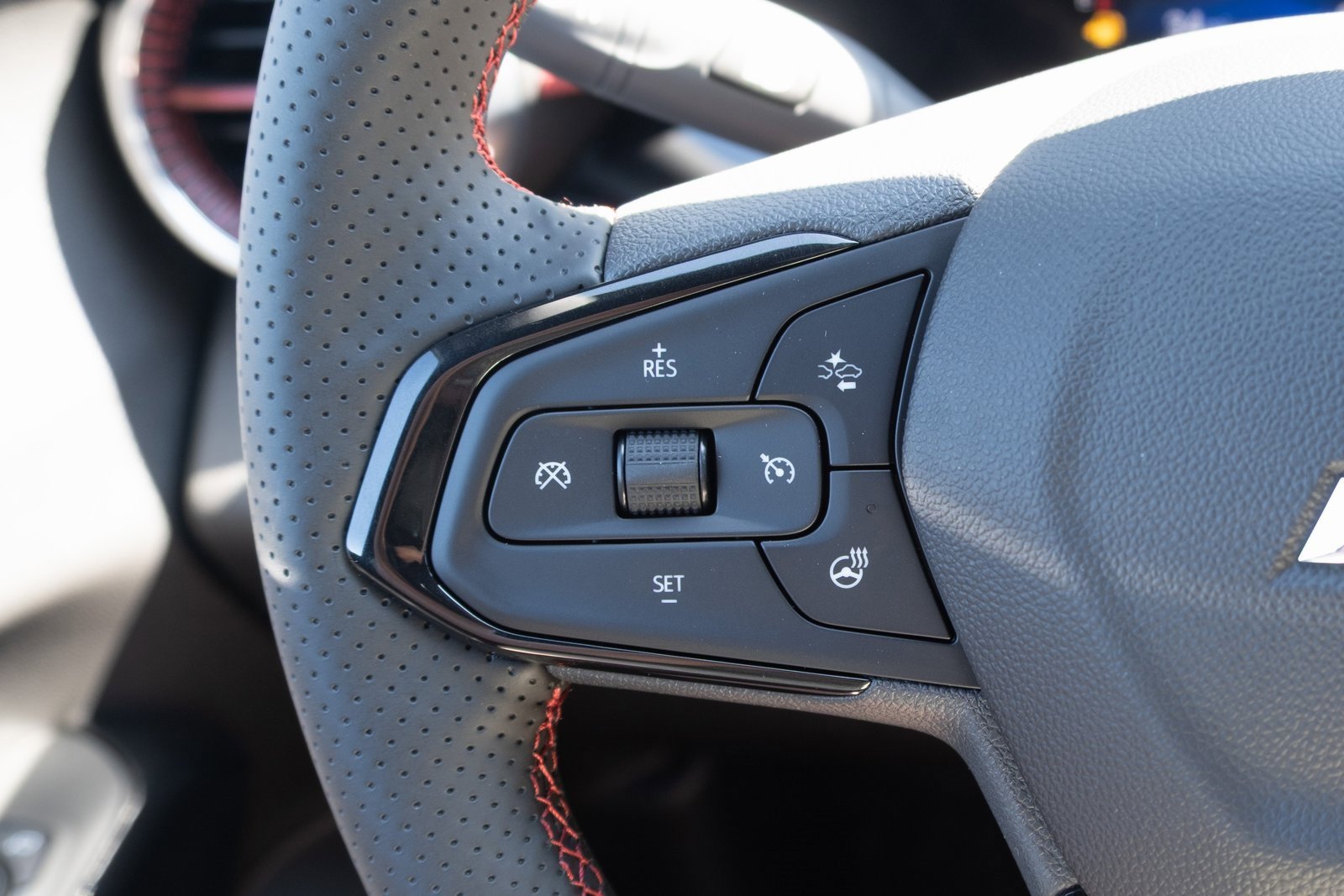 2025 Chevrolet Trax photo 3