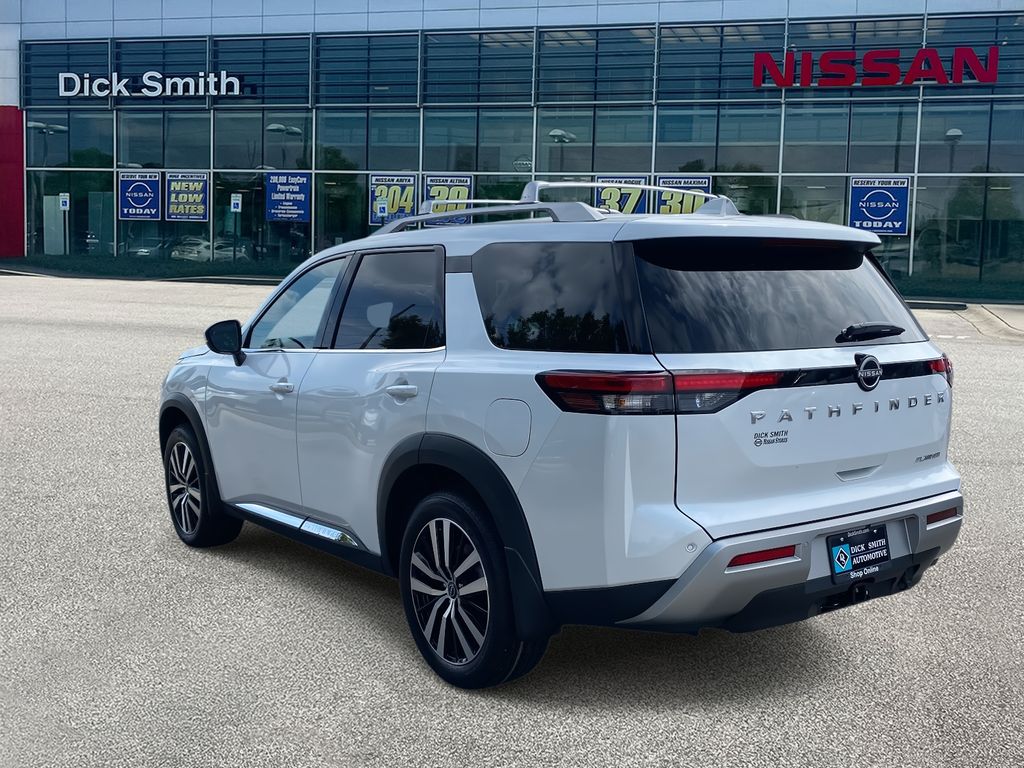 2025 Nissan Pathfinder Platinum photo 3