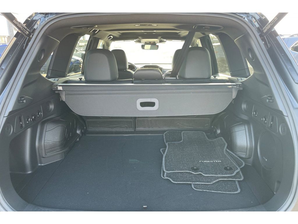 2025 Subaru Forester Limited photo 17