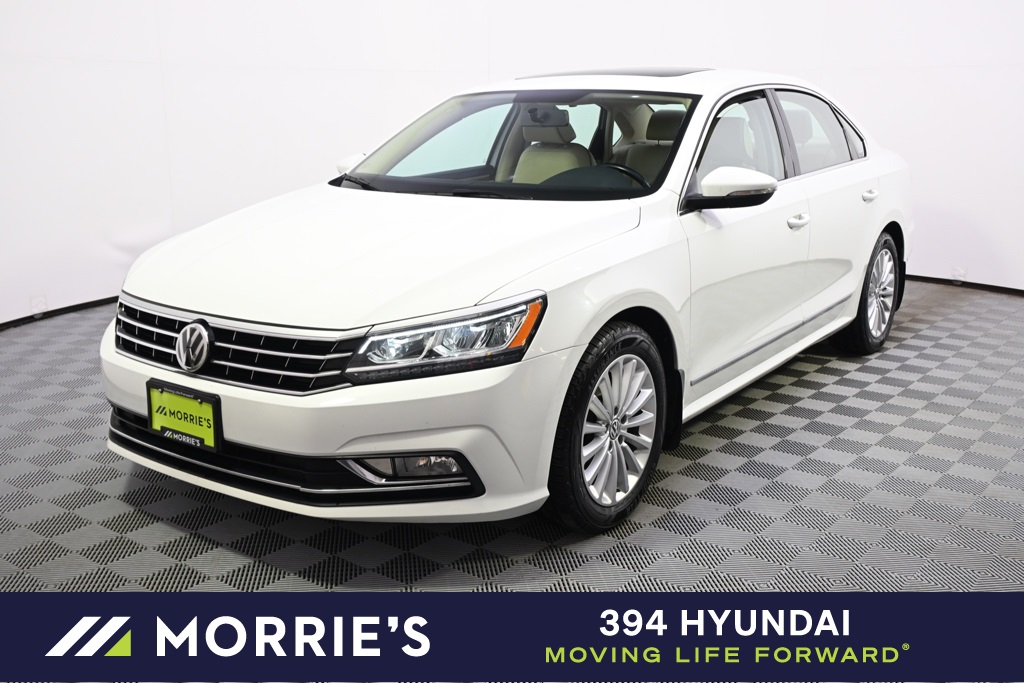 2017 Volkswagen Passat SE's photo