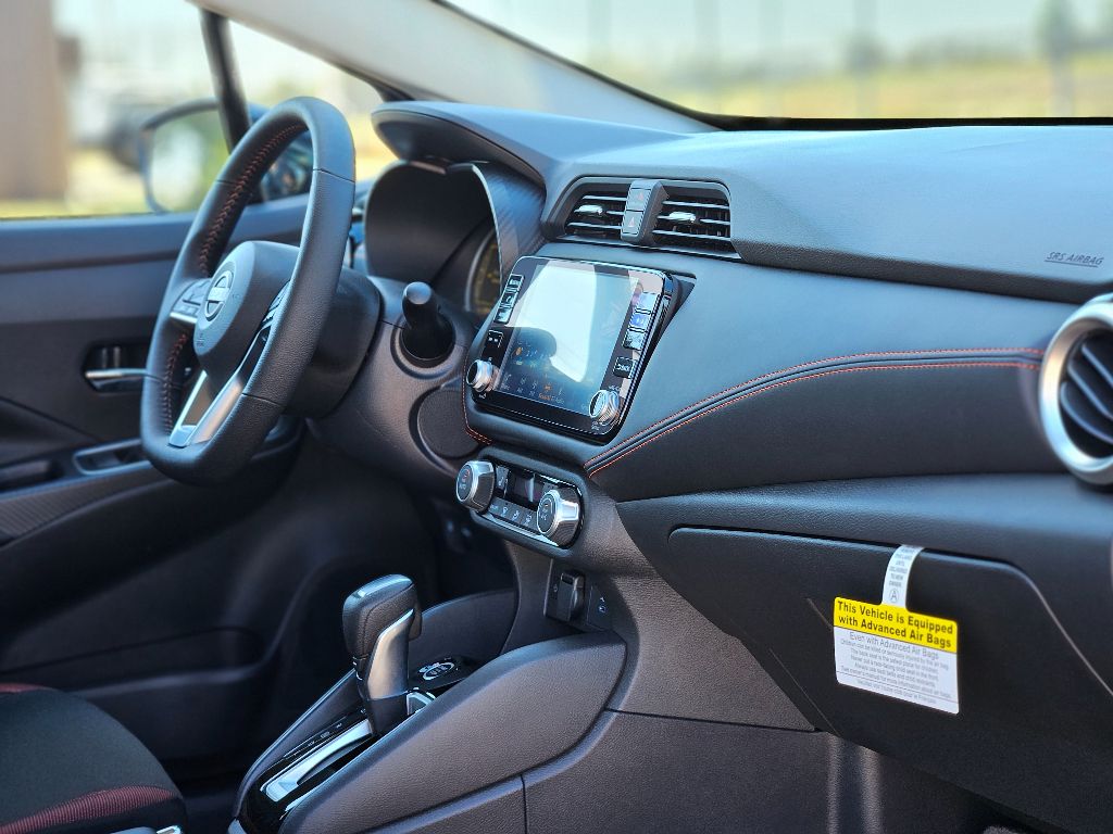 2025 Nissan Versa SR photo 10