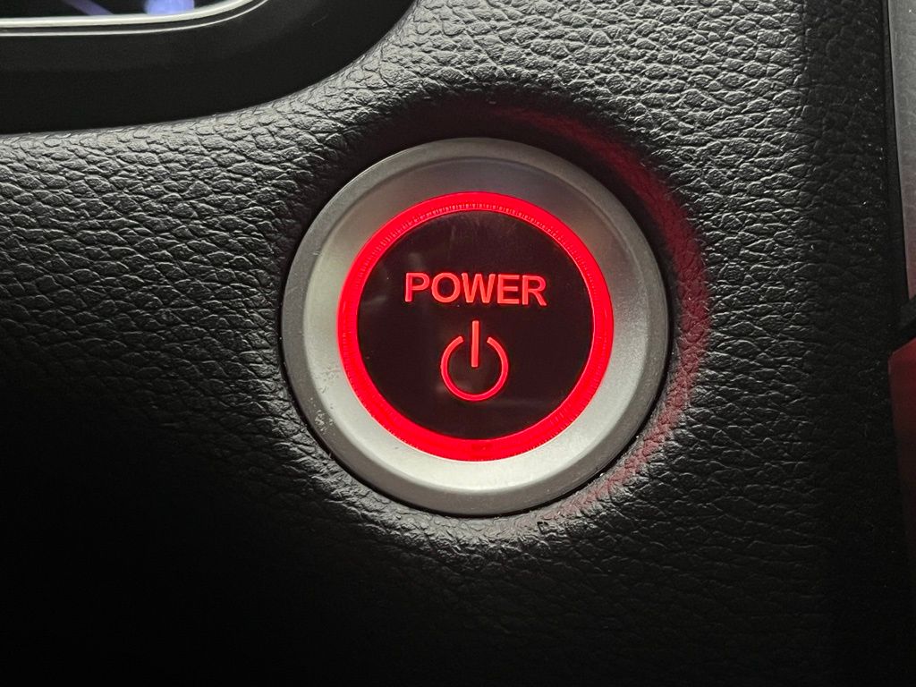 2022 Honda CR-V Hybrid Touring photo 3