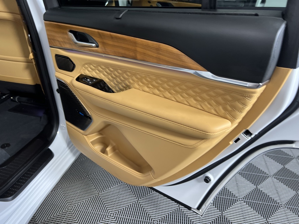 2024 Jeep Grand Cherokee L Summit Reserve photo 31