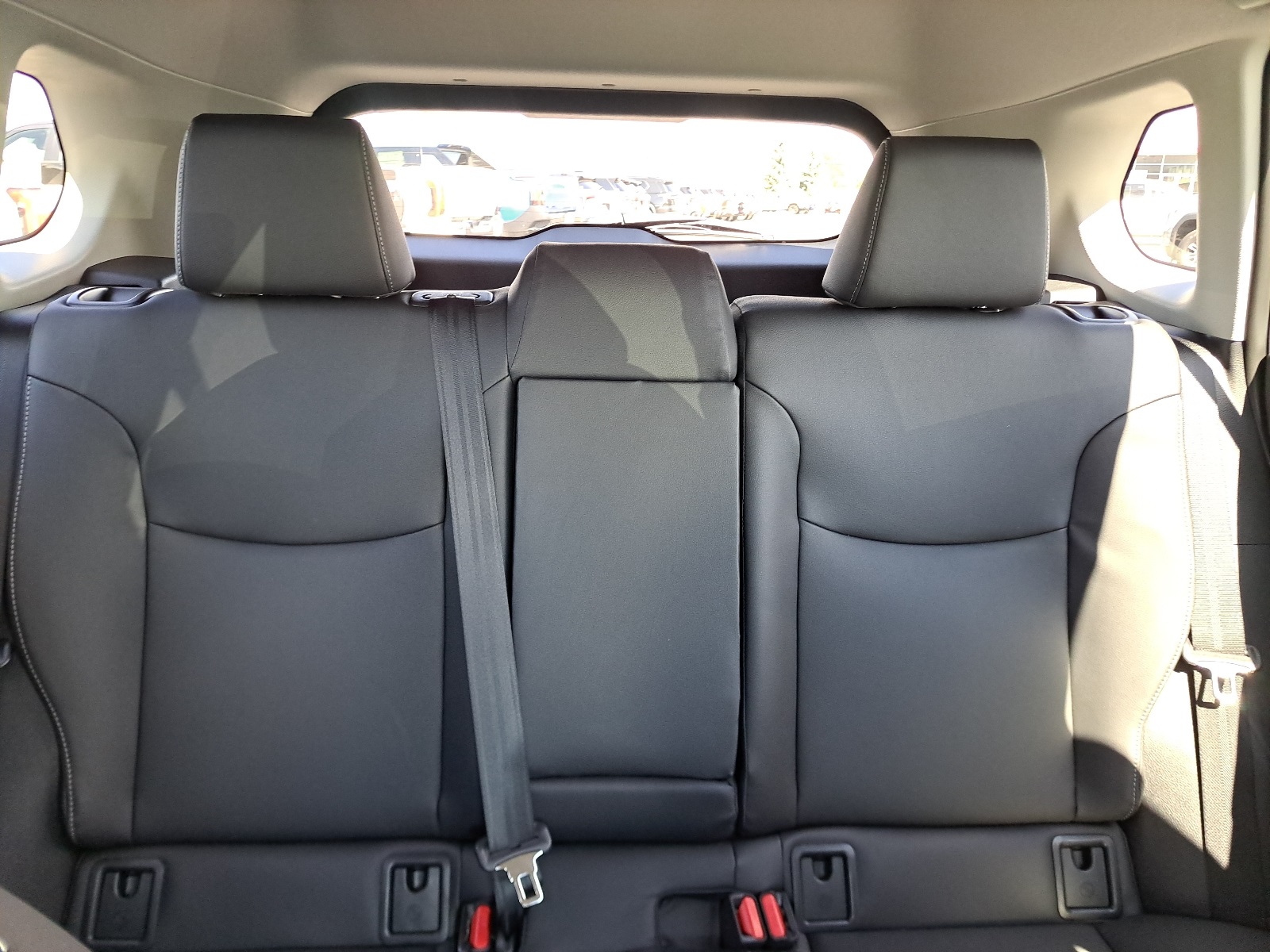 2025 Toyota Corolla Cross XLE photo 29