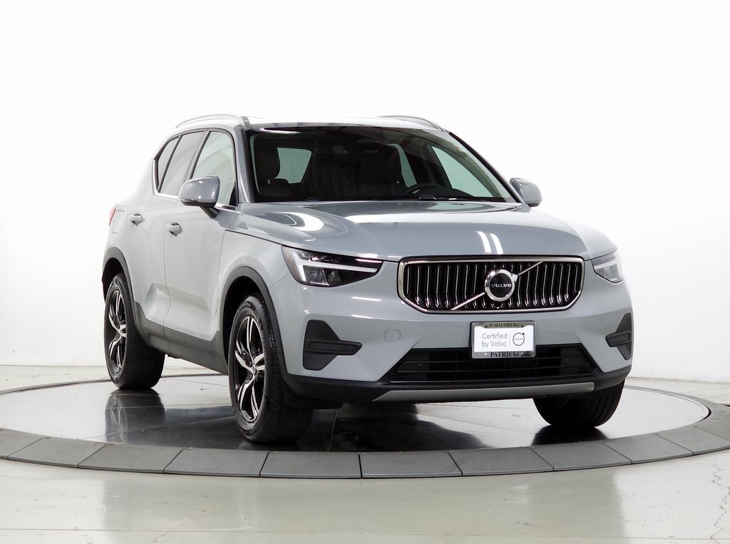 2025 Volvo XC40 Core