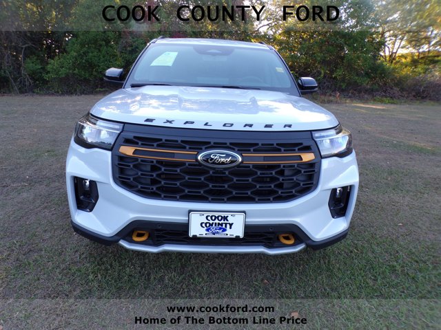 2026 Ford Explorer photo 2