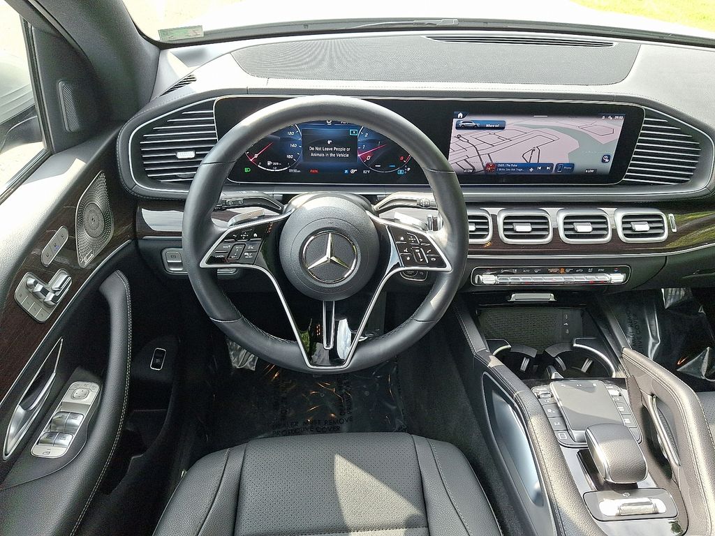 2025 Mercedes Benz GLS 450 4MATIC photo 10