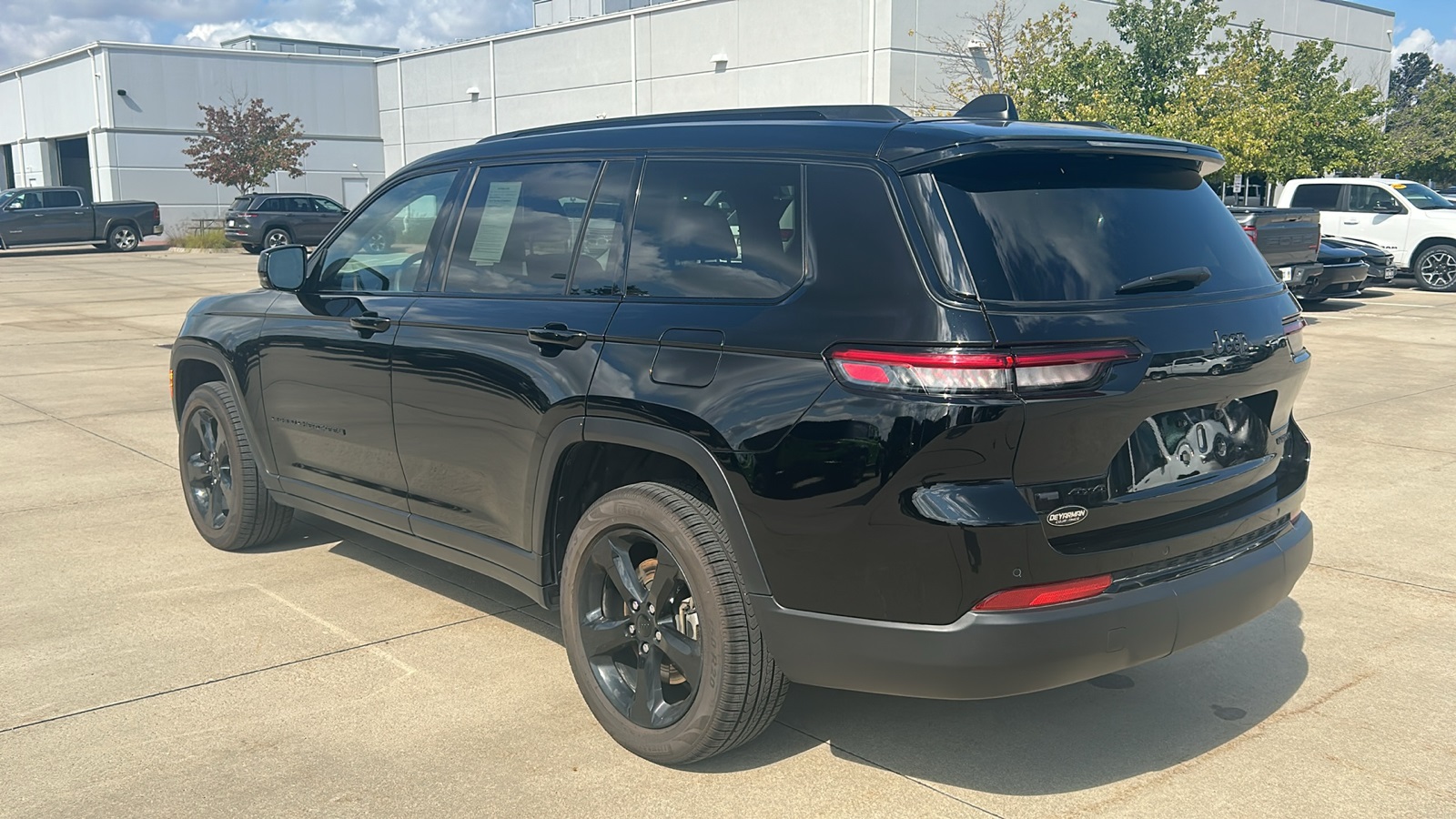 2023 Jeep Grand Cherokee Limited photo 5