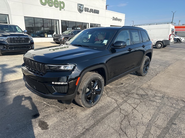 2025 Jeep Grand Cherokee Limited photo 2
