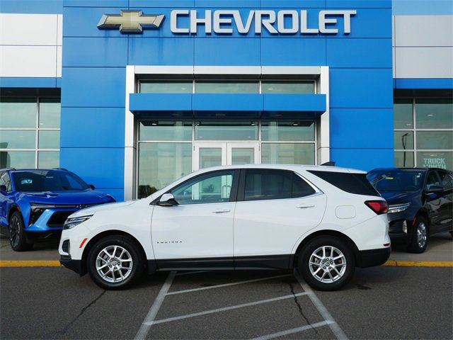 2024 Chevrolet Equinox LT photo 3