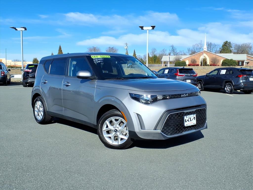 2023 Kia Soul LX's photo