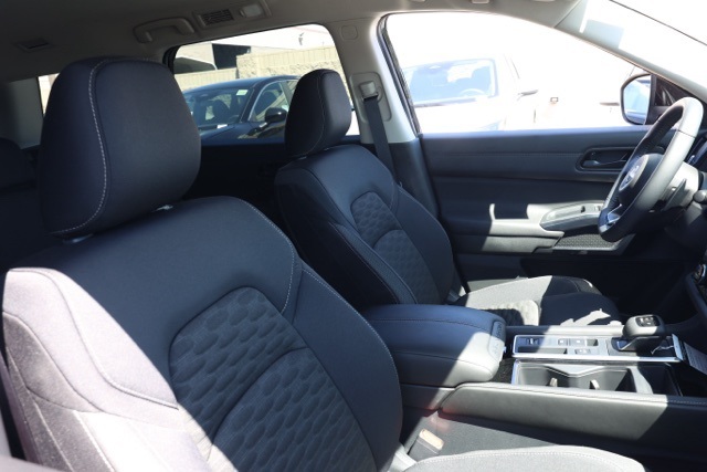 2025 Nissan Pathfinder SV photo 20