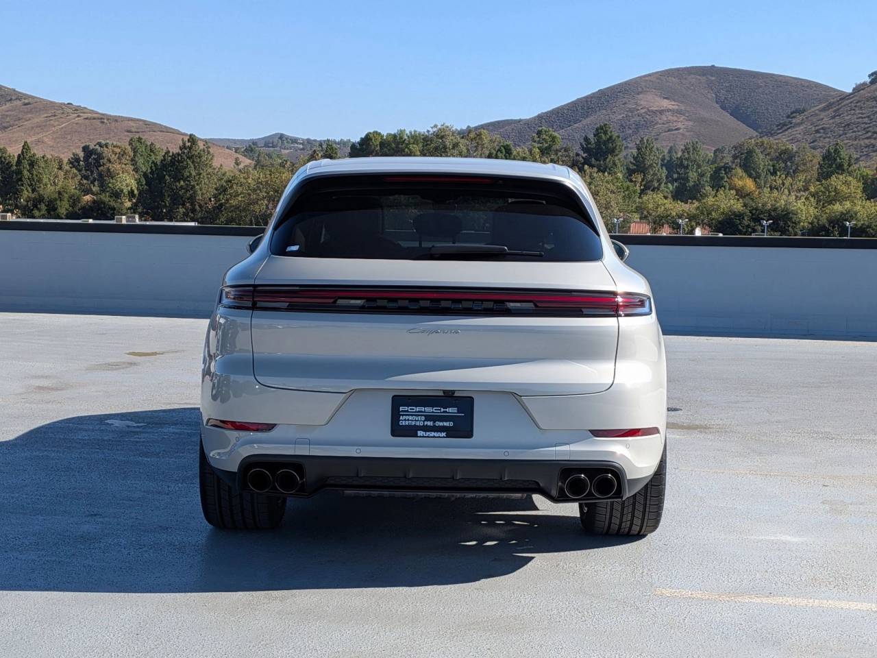 2025 Porsche Cayenne Base photo 9