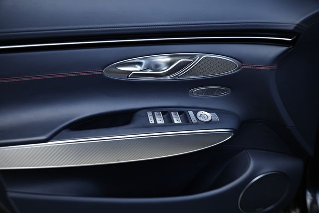 2023 Genesis GV70 2.5T Sport Prestige photo 14