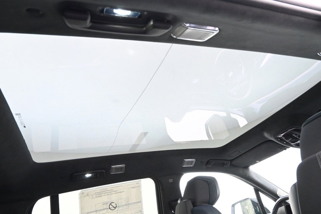 2025 Cadillac Escalade IQ Luxury photo 8