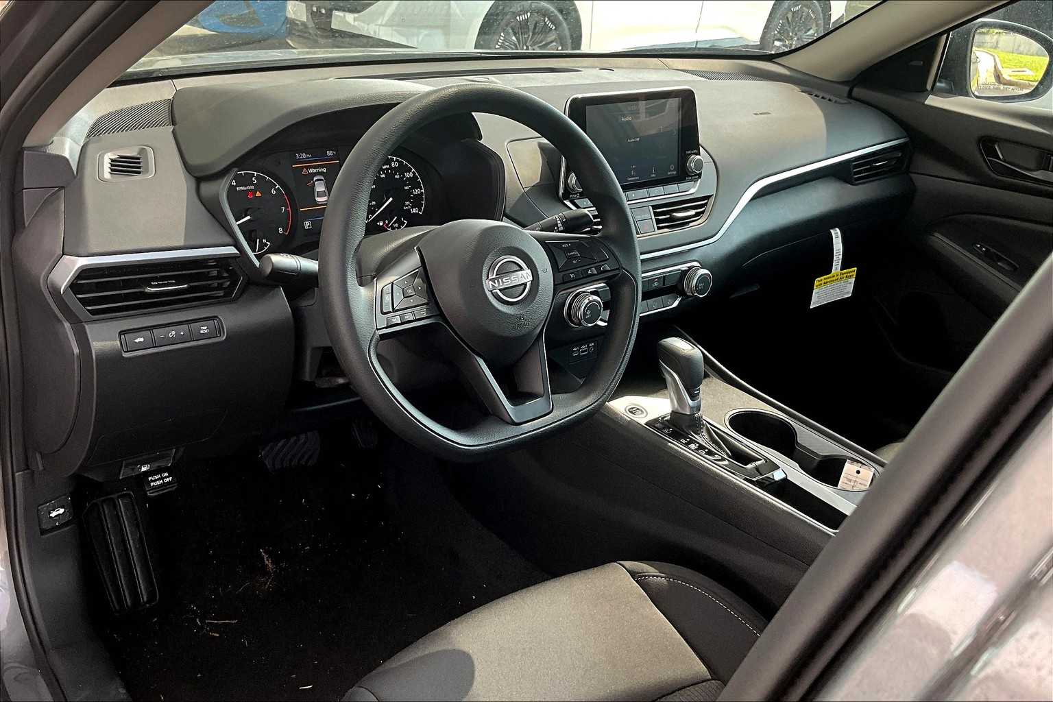 2025 Nissan Altima S photo 10