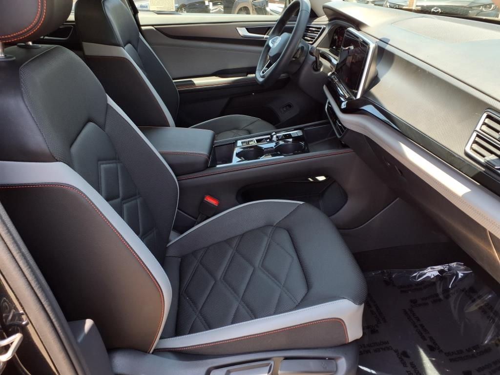 2024 Volkswagen Atlas Peak Edition SE Technology photo 23