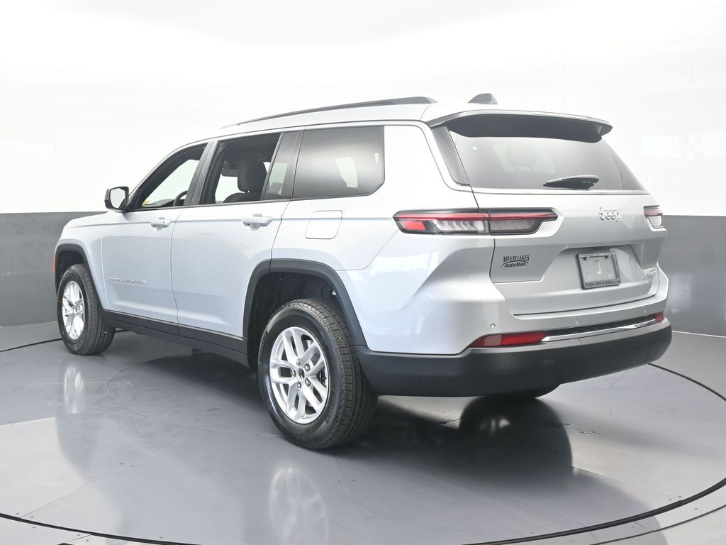 2025 Jeep Grand Cherokee Laredo photo 4