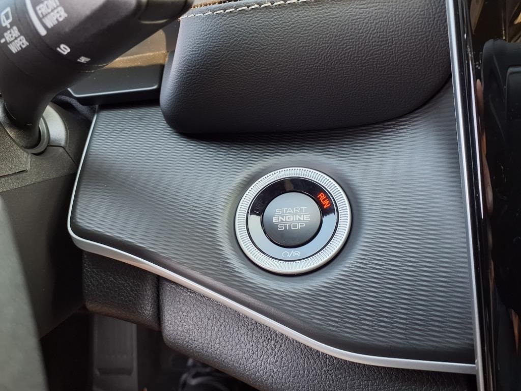 2025 Jeep Grand Cherokee Laredo Altitude photo 16
