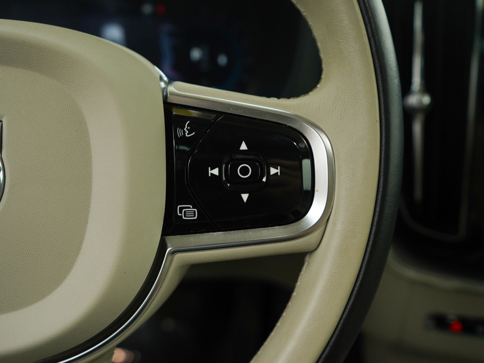 2023 Volvo XC60 B5 Core photo 20