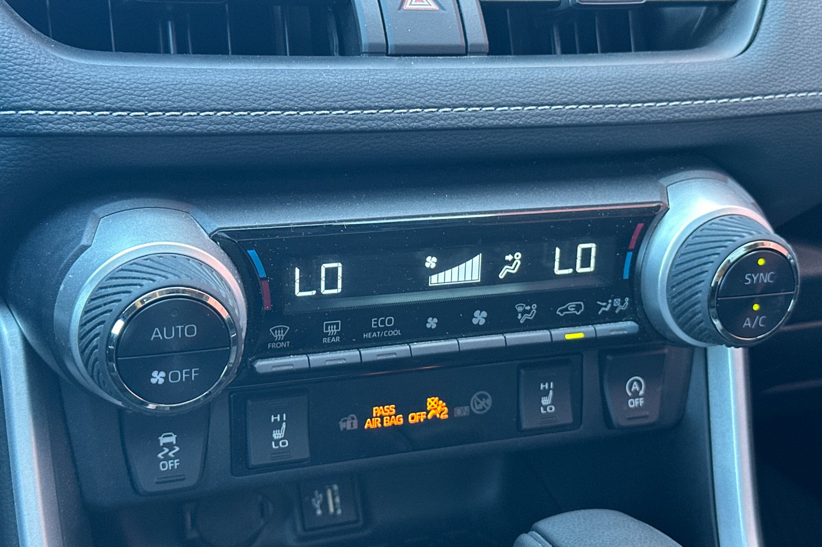 2024 Toyota RAV4 XLE photo 14