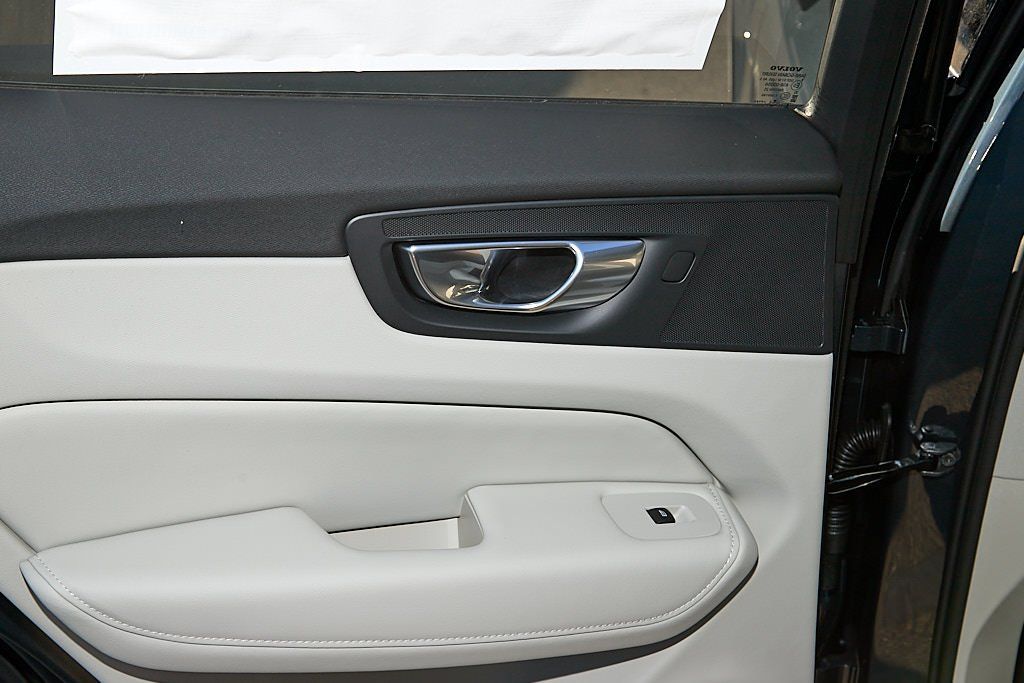 2026 VOLVO XC60 - Image 17