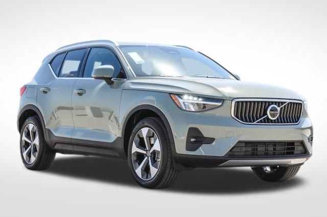 2024 Volvo XC40 Plus photo 3
